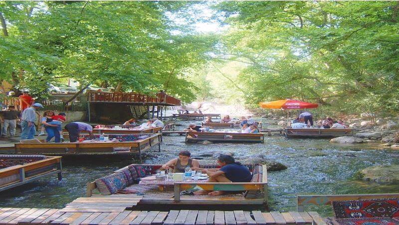 Ulupınar’da dere üstü sofralar